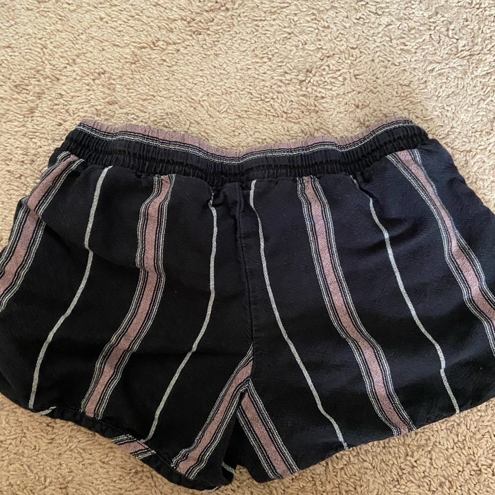 Gap Women’s Shorts - Picture 3 of 3